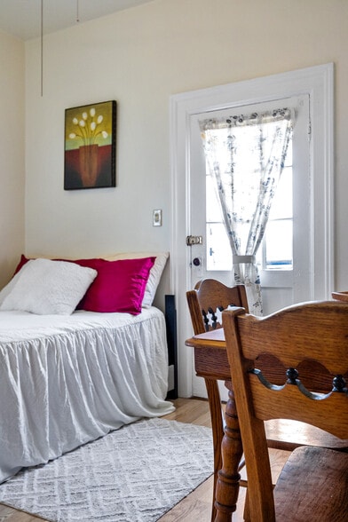 Building Photo - 601 S Walnut St