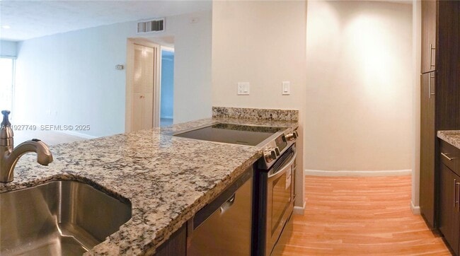 Building Photo - 9651 SW 77th Ave