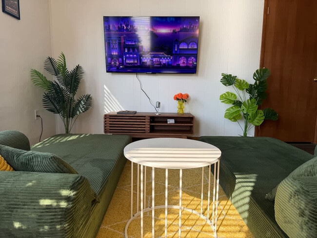 Building Photo - 157 W Holly Ridge Rd