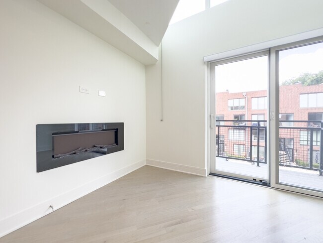 Building Photo - 949 W Grace St