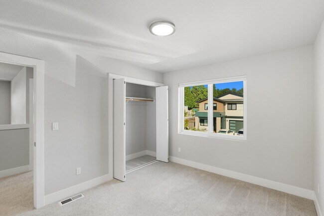 Building Photo - Newer Construction 4 Bedroom Home at Pleas...