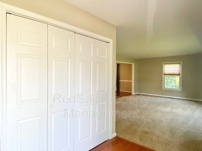 Building Photo - 203 Monty Manor