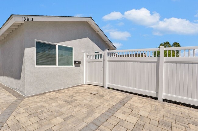 Building Photo - Brand-New Studio Guest House with Modern C...