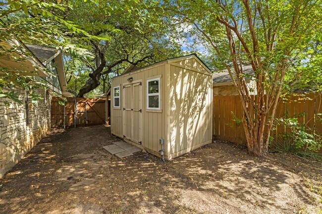 Building Photo - 10305 Caracara Dr