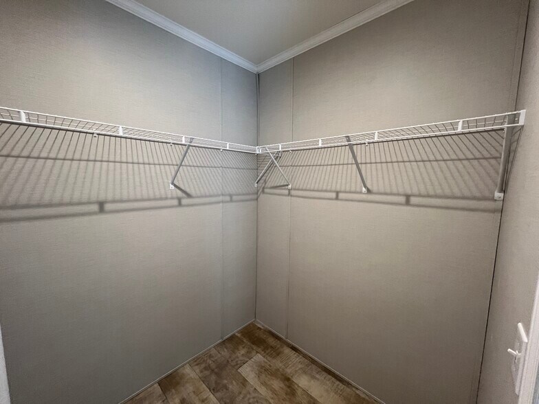 Building Photo - 15856 Marentette Dr
