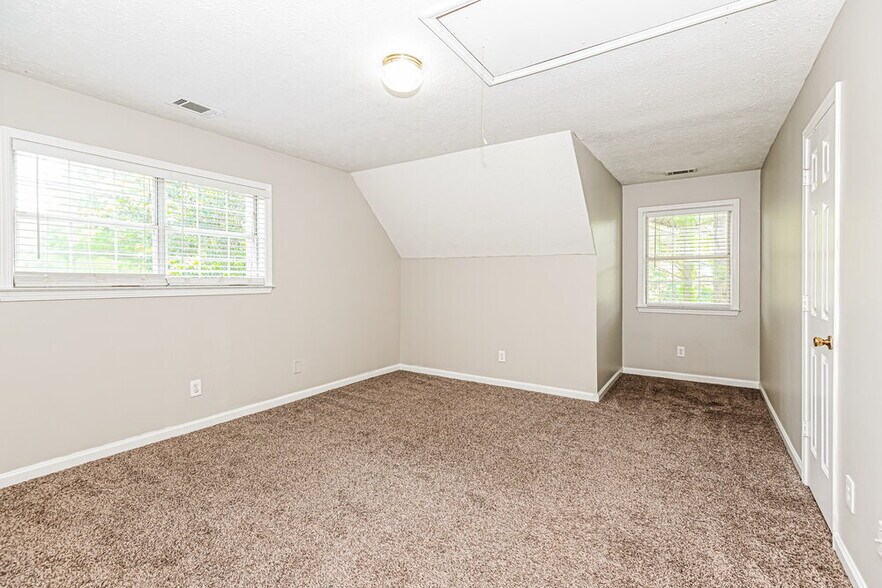 Building Photo - 706 Hearthstone Crossing
