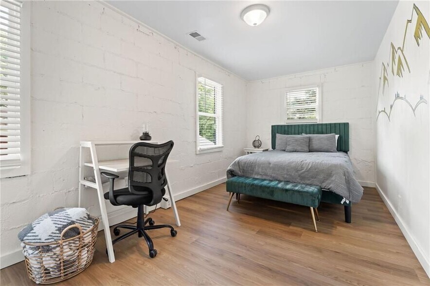 Building Photo - 255 Richardson Rd NW