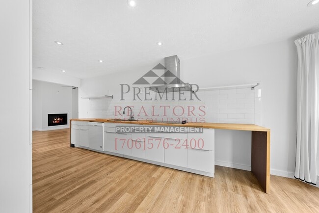Building Photo - 2250 Rock Springs Ct