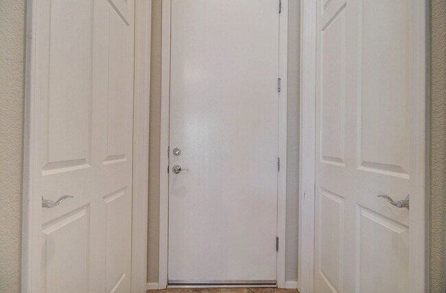 Building Photo - 4120 E Donato Dr