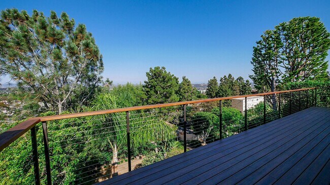 Building Photo - Beautiful 4 bed/2.5 bath house in Del Mar
