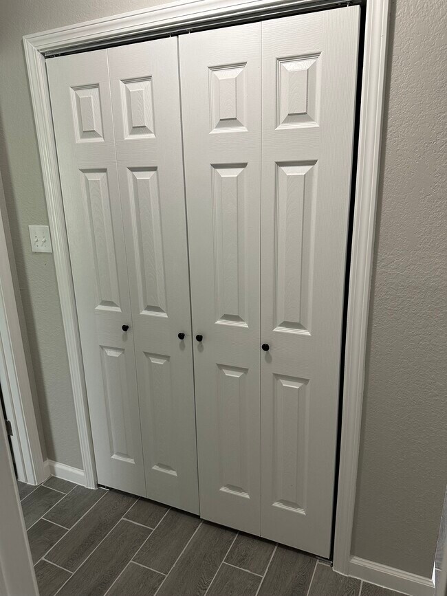 Building Photo - 101 Rockwell Way