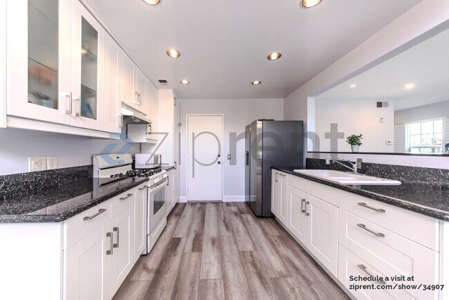 Building Photo - 12331 Hilldale Ct