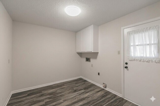 Building Photo - 6248 Trail Lake Dr