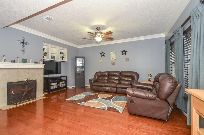 Building Photo - 20402 Avery Point Dr