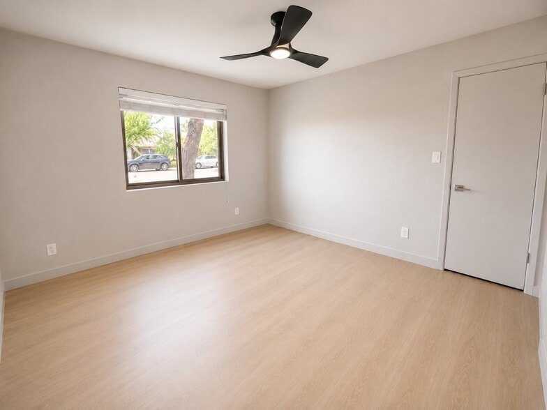 Building Photo - 8611 E Vista Dr