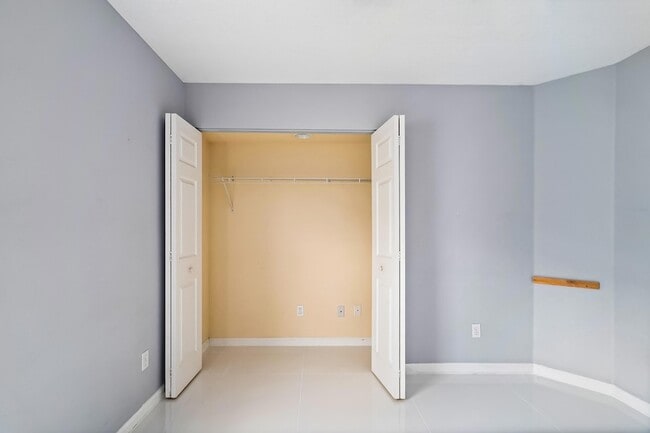 Building Photo - 6715 NW Pinson Ct