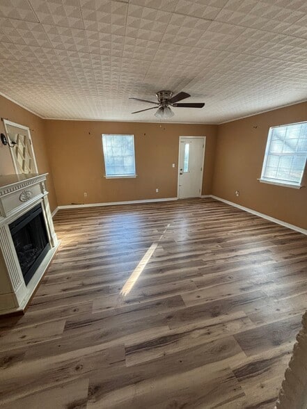 Building Photo - 14 Sara Forest Dr