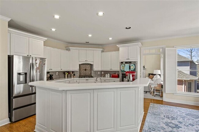 Building Photo - 5685 Lake Manor Trce