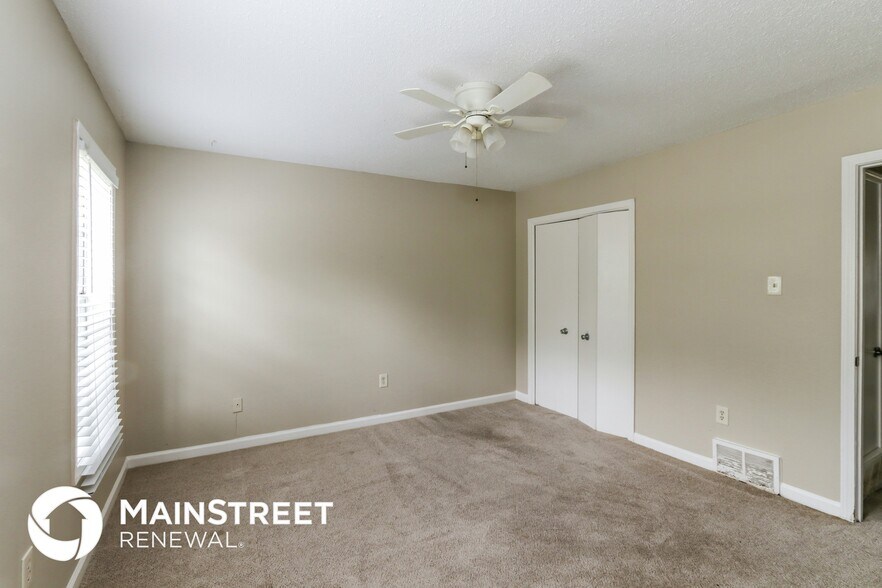Building Photo - 4018 Sandburg St