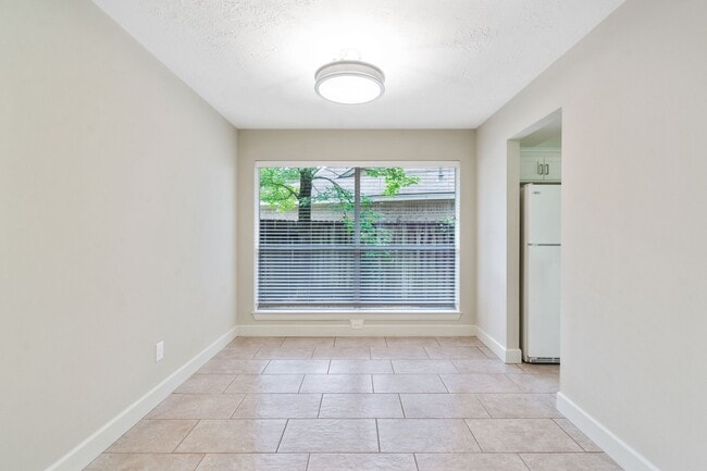 Building Photo - 69 Fallshire Dr