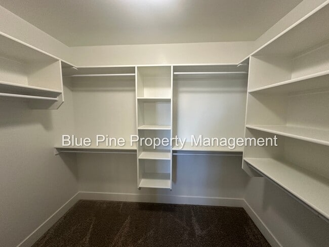 Building Photo - 3881 E Hemlock Ln