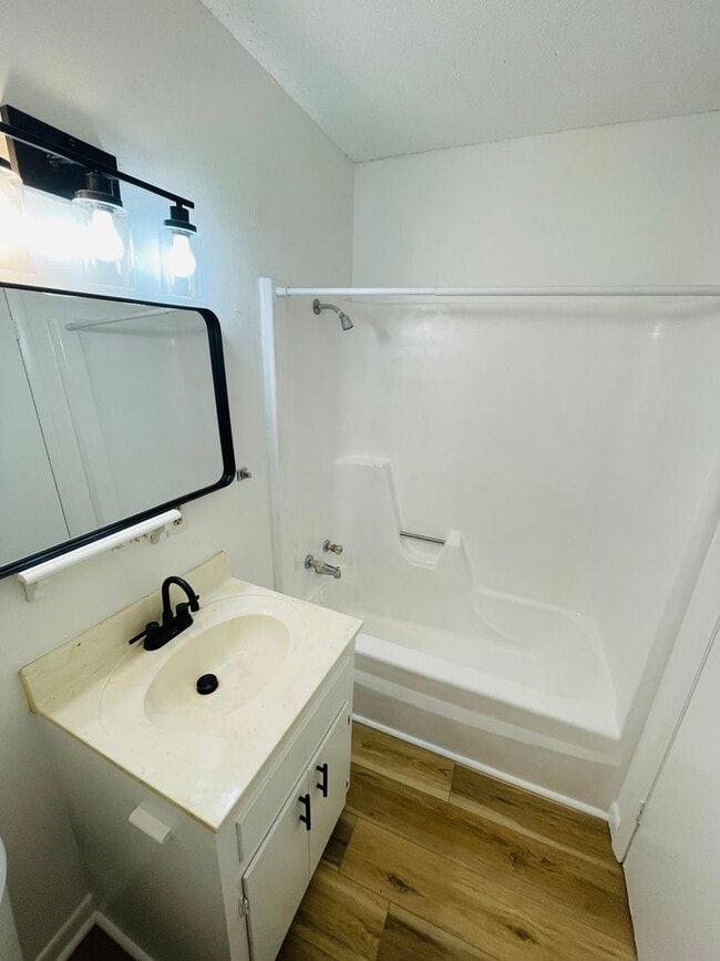 Building Photo - CROSS ST APARTMENTS