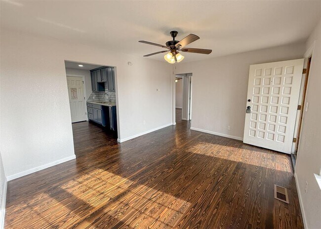 Building Photo - 203 W Dale St