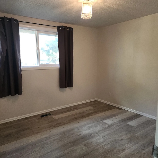 Building Photo - 4875 SW 165th Ave