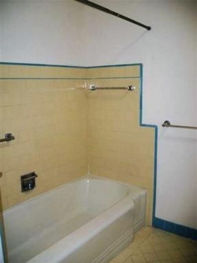 Building Photo - CUTE HOME IN EAST SACRAMENTO!!