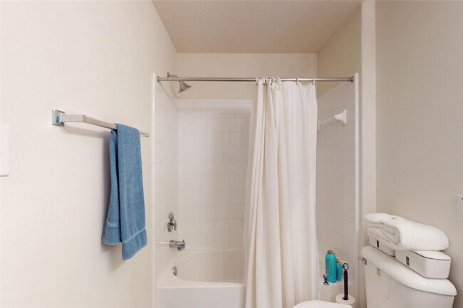 Building Photo - 174 Queenscliff Ct