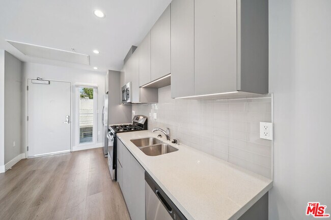 Building Photo - 1223 Hayworth Ave