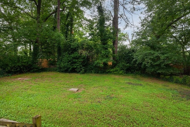 Building Photo - Renovated 3/2 w/ Fenced In Backyard and Courtyard!