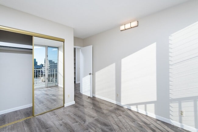 Building Photo - Hale Luana