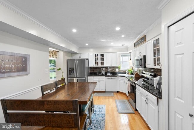 Building Photo - 4254 Mockingbird Cir