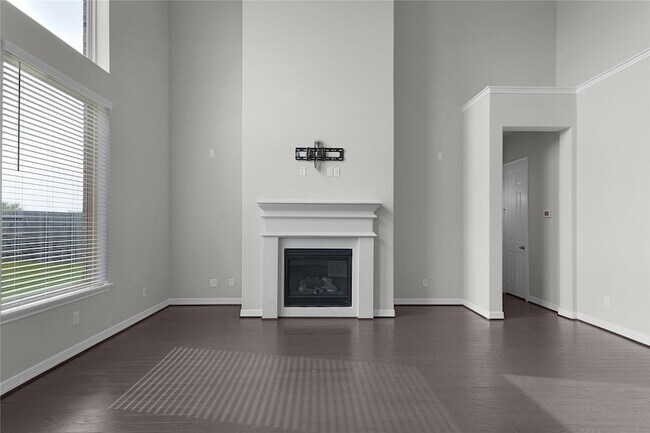 Building Photo - 6026 Lake Bridge Ln