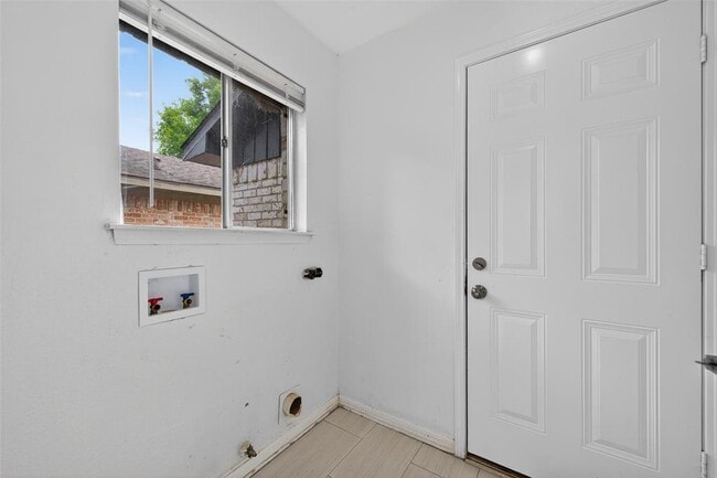 Building Photo - 7635 Dawnridge Dr