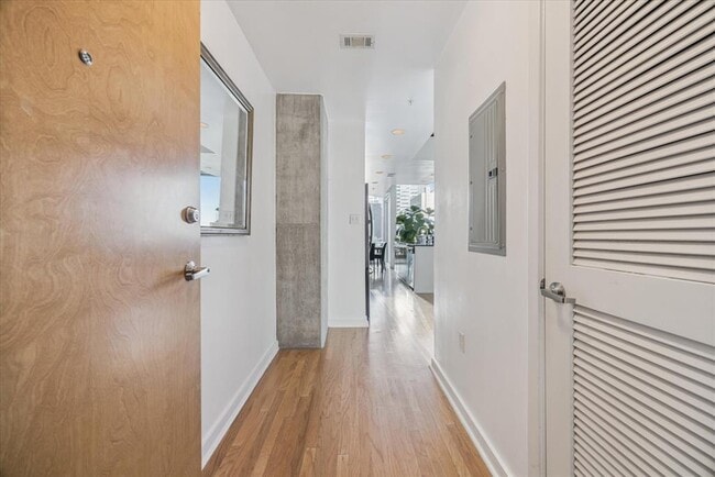 Building Photo - 360 Nueces St