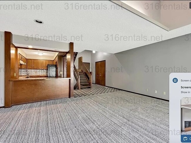 Building Photo - $1545 - 2 bed 2 bath - Duplex located in R...