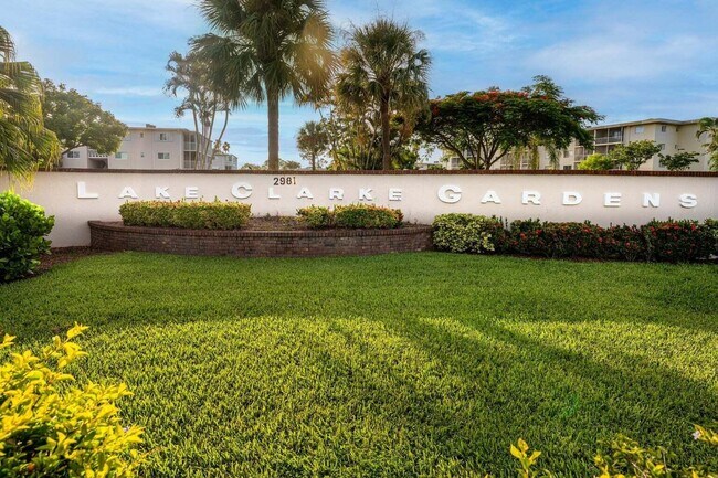 Building Photo - 2581 Garden Dr S