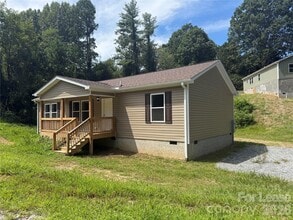 Building Photo - 204 Oscelake Way