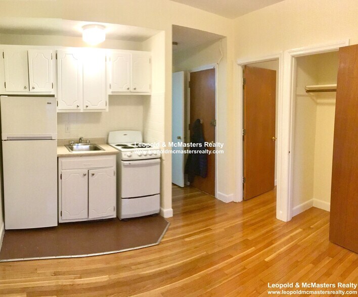 Building Photo - 168 North Beacon St