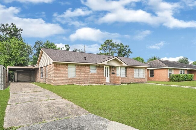 Building Photo - 702 Alta Vista Dr