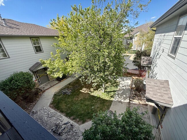 Building Photo - Spacious, Updated 2BR / 2 BA Condo in Gated Community!