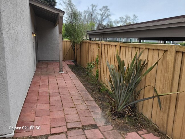 Building Photo - NEW PRICE REDUCTION!!! Beautiful Condo: 3 ...