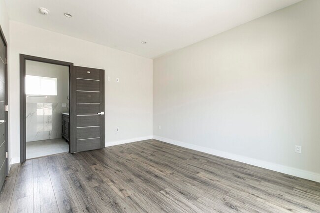Building Photo - 10938 Nettleton St