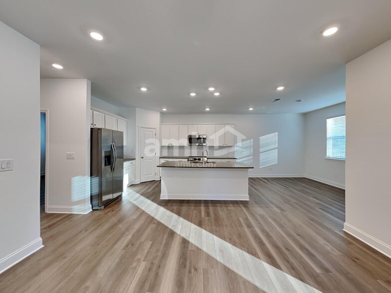 Building Photo - 1039 Highland Walk