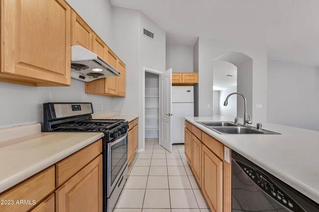 Building Photo - 4728 E South Fork Dr