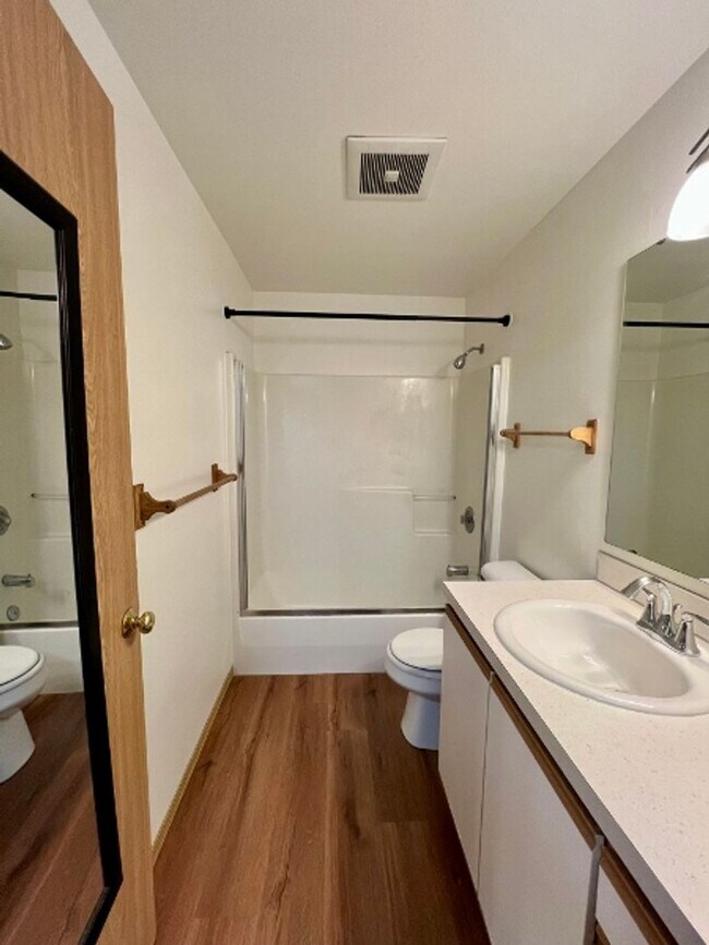 Building Photo - 3BD Townhome