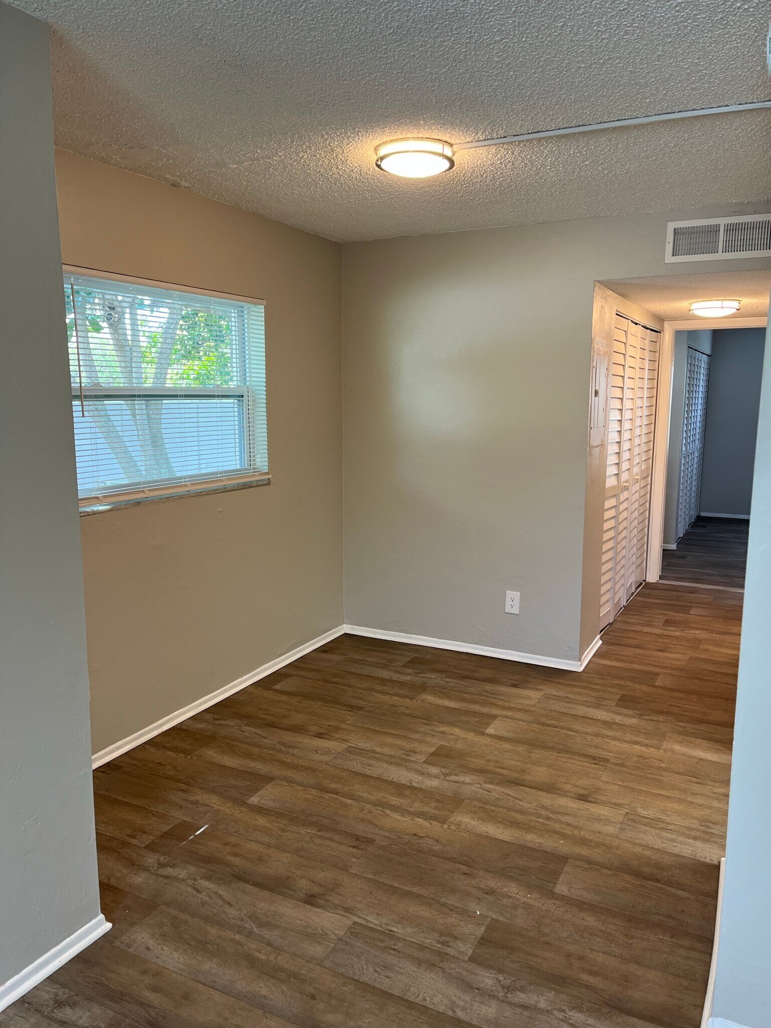 Building Photo - 1 Bed/1 Bath - Unit C1