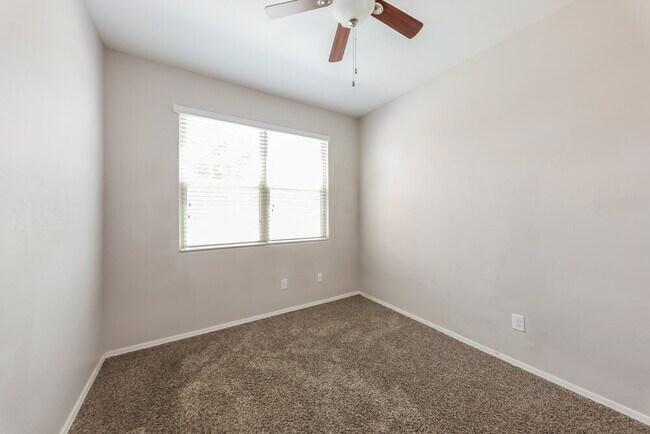 Building Photo - 2444 W Tamarisk Ave